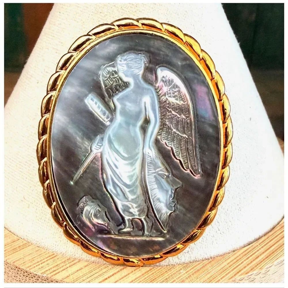 Vintage Lee Sands Black Mother of Pearl Winged Victory Cameo Brooch Pendant